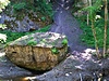 Ein tonnenschwerer Felsen versperrt den Weg.