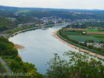 Blick ins Rheintal mit niedrigem Wasserstand