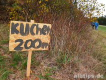 Hinweisschild Richtung Bauwagen