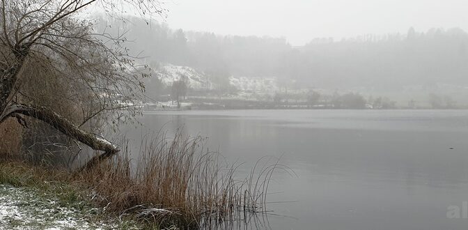 Über den Albrand hinaus: Schalkenmehrener Maar (Dauner Maare, Vulkaneifel)